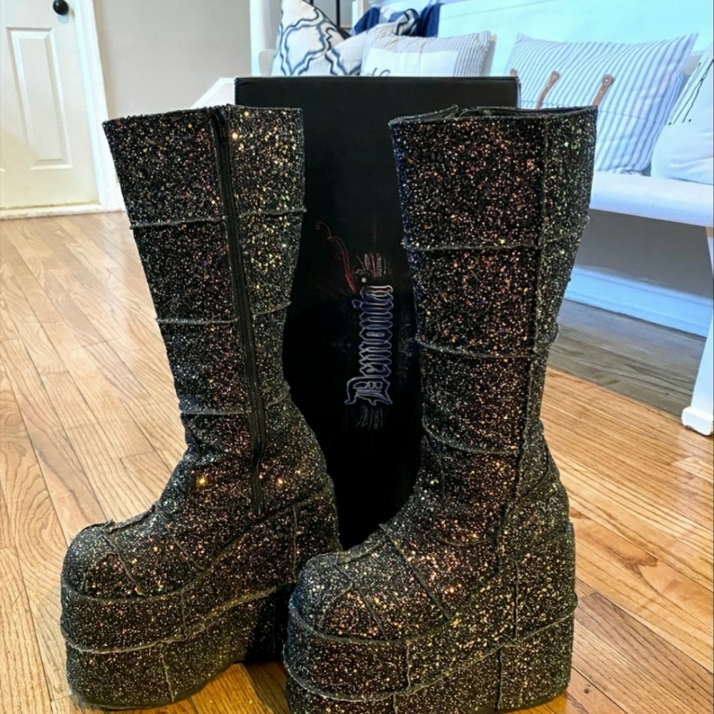 Demonia platform boots
